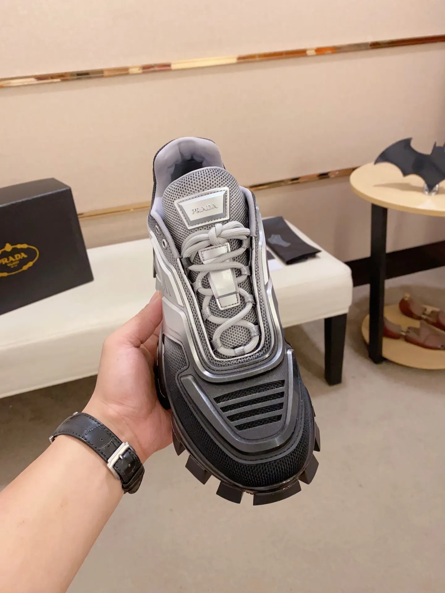 Factory price 600 men's shoes 💰 ✔️✔️✔️High version High quality new PRADA (Prada) counters are on the market simultaneously, new men's shoes, 😘fabrics are selected from first-layer cowhide. Lining: imported elastic mesh➕cowhide lining. 👍🏿High-end☄️Open-molded non-slip rubber outsole, exquisite lines, simple and elegant, comfortable and high-end for leisure travel. Number of yards: 38 to 44.